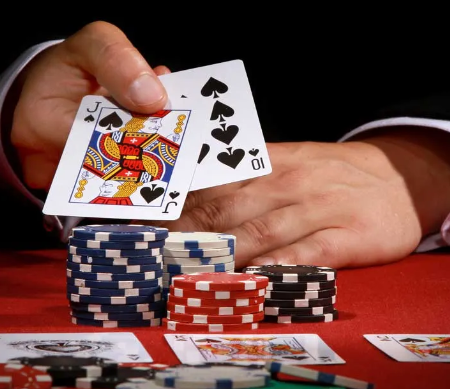 Hướng Dẫn Chơi Texas Hold’em Cho Người Mới: Từ Cơ Bản Đến Nâng Cao